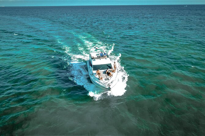 2 Hour Sunset - 47' Azimut, Tulum, Playa del Carmen, Riviera Maya - The crew and the tone on board