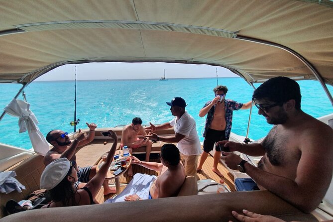 4 hours - Private 48ft Yacht all inclusive in Tulum and Playa del Carmen - Leaving Puerto Aventuras for the INAH Reef