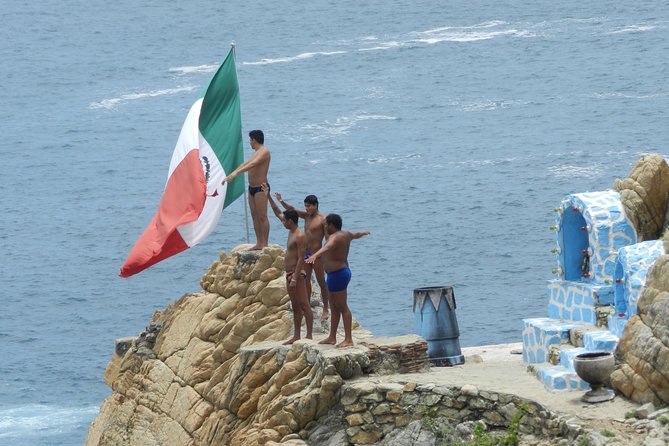 4hr Fun Guide Tour For Cruisers or Hotels Guests with Divers Show - The Chapel of Peace and Acapulco Bay from above