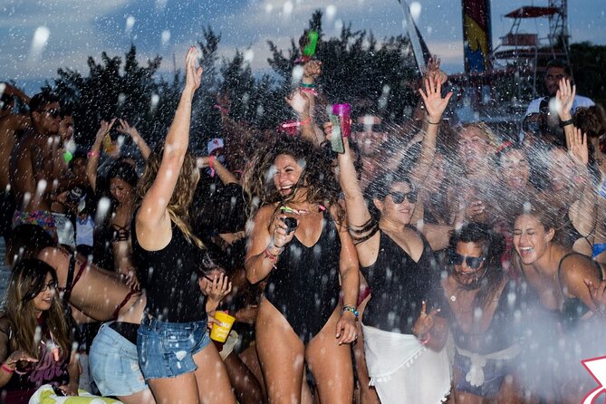 Adults only Hip Hop Sessions Boat Party Cancun - Music, MCs, and a crowd ready to dance