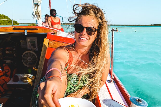 Bacalar: 4hr Private Sailing Tour with Guacamole & Drinks - Guacamole, fruit, beer, and the practical food details