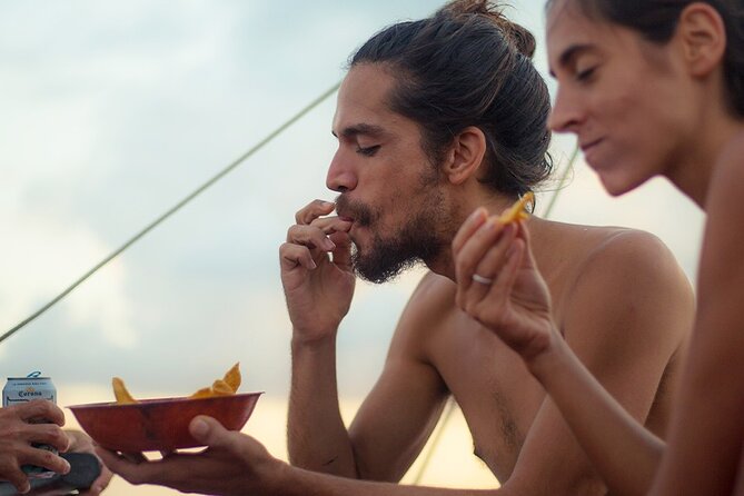 Bacalar: 4hr Private Sailing Tour with Guacamole & Drinks - The crew and the feel on board