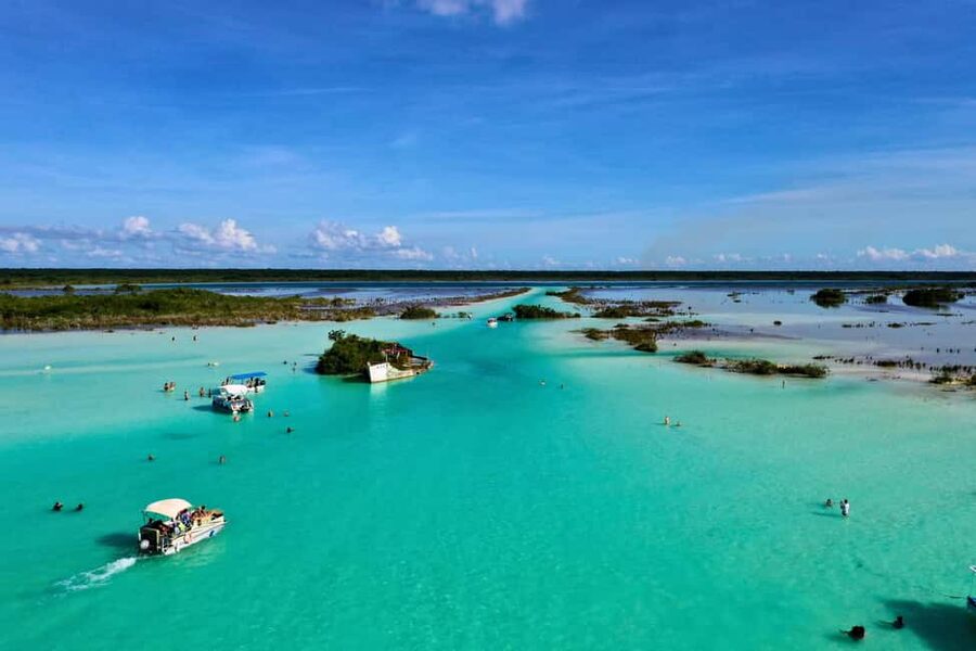 Bacalar: Lagoon, Pirate Canal, Stromatolite Day Trip w/Lunch - Taking the speedboat onto the lagoon