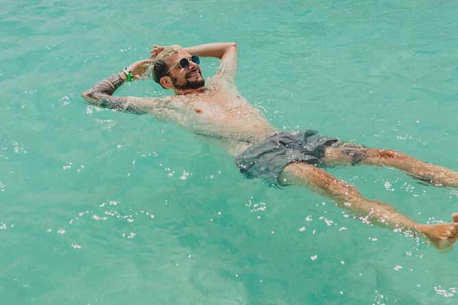 Bacalar Lagoon Sightseeing Boat Tour with Open Bar and Snacks - Guides make the difference