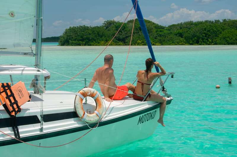 Bacalar: Private Sailboat Tour with Lagoon Swimming - Who should book this lagoon trip