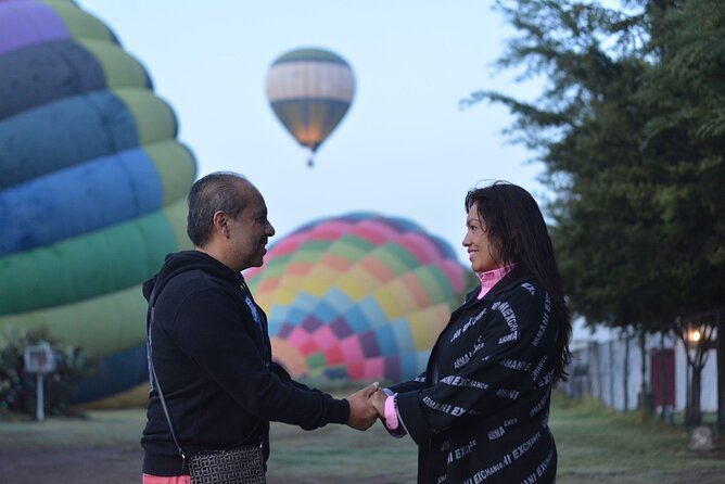 Balloon Flight + Breakfast in a cave + Pick up CDMX + Pyramids - Cameras, drones, and the wait after landing