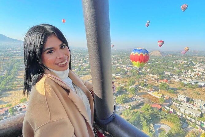 Balloon flight + Breakfast in cave + Pyramids + Pick up CDMX. - What the basket feels like