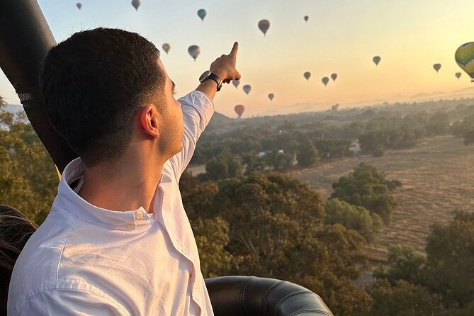 Balloon flight / Breakfast in the cave / CDMX pick-up + Pyramids - Pickup, group size, and the early start