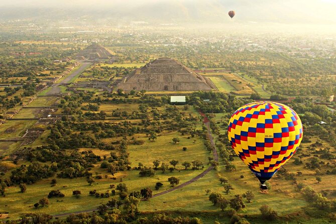 Balloon Flight with Breakfast in a Natural Cave and Transportation from CDMX - The archaeological zone and the problem with the clock