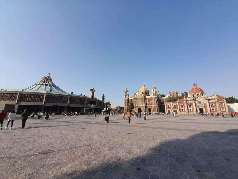 Basilica de Guadalupe: Complete Walking Tour - Plaza de las Americas and the surrounding churches
