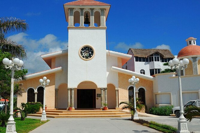 Beachside Tacos & Town Tour with Tequila Tasting From Cancun - Puerto Morelos square, beach, and the craft market