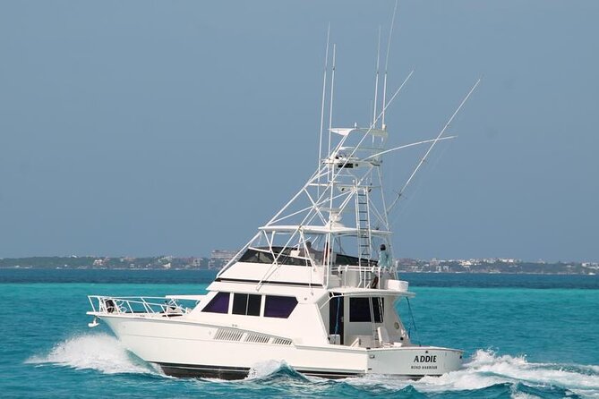 Biggest Luxury Yacht Boat Best in Cancun up to 28 pax - Anchoring near Playa Norte