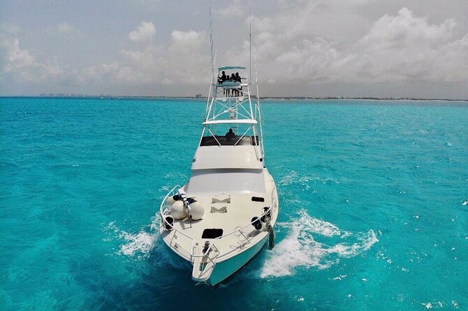 Biggest Luxury Yacht Boat Best in Cancun up to 28 pax - Music, food, and the party setup
