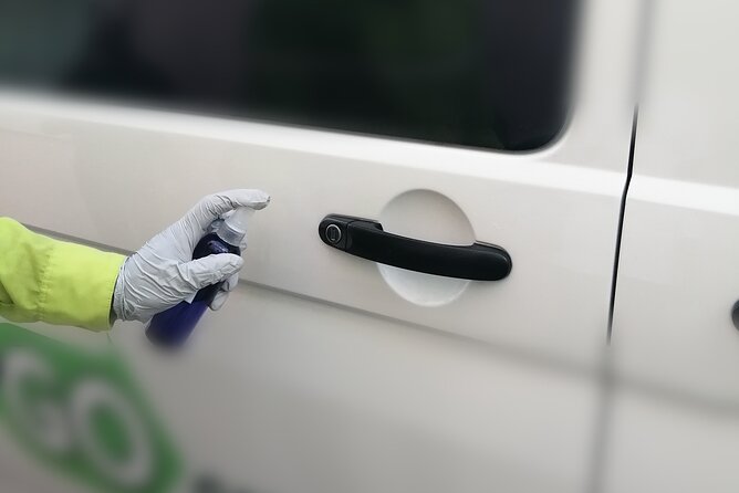 Black Luxury Van WiFi arrivals aboard from Cancun Airport - The small comforts inside the black van