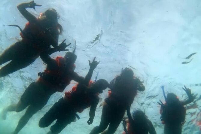 Boat and Snorkel Tour to 5 Islands of Los Arcos - The five islands and their sea caves