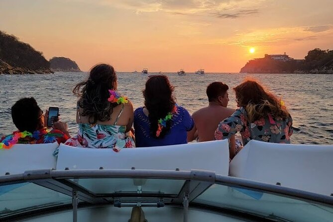 Cabo Arch Sunset Yacht Tour - Dinner & Drinks — Up to 18 Guests - Music, birthdays, and personal touches