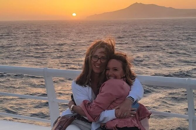 Cabo Arch Sunset Yacht Tour - Dinner & Drinks — Up to 18 Guests - What the $999 price means