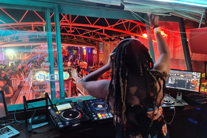 Cabo Bar Crawl - The BEST Bar and Clubs in Cabo - El Squid Roe gives the night its starting point