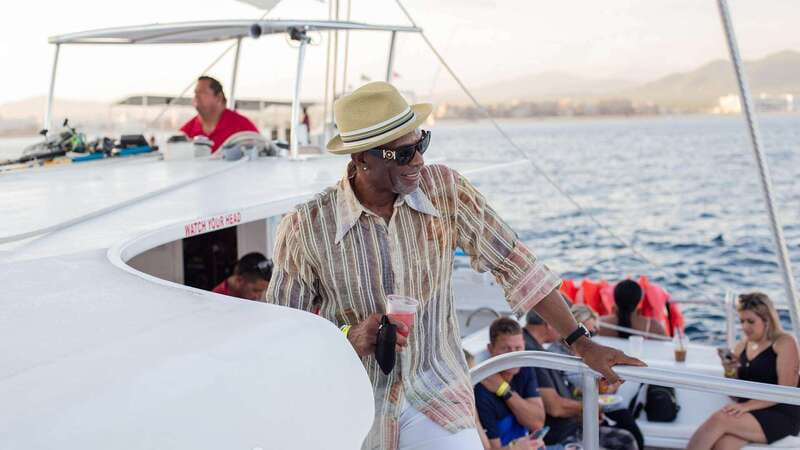 Cabo San Lucas: 2 Hour Sunset Cruise with Food and Wine - Should you book the Pez Gato sunset cruise?