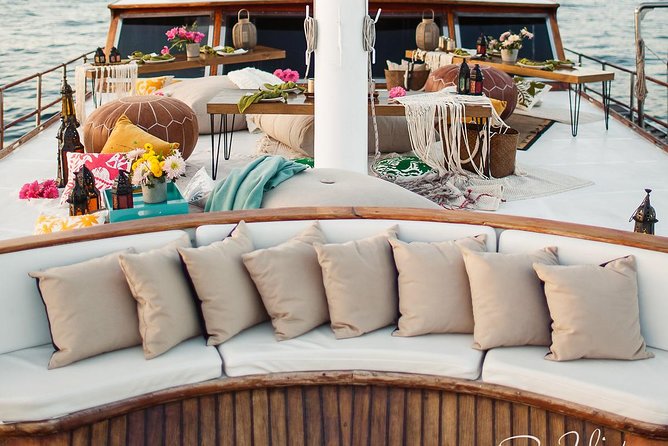 Cabo San Lucas Luxury Sailing Yacht and Dinner with a Chef - Should you book the Cabo luxury sailing dinner?
