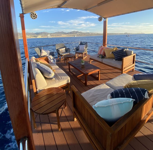 Cabo San Lucas: Private Catamaran Cruise - Cruising past the Arch and Pacific window