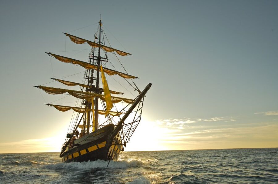 Cabo San Lucas: Sunset Pirate Ship Cruise with Dinner Show - The 2-hour schedule, from marina to sunset