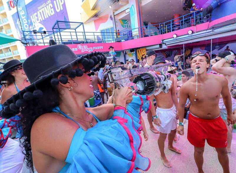 Cancún: Coco Bongo Beach Party Experience - Who will enjoy it most