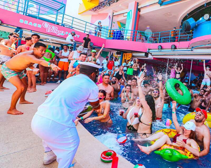 Cancún: Coco Bongo Beach Party Experience - From the entrance to the first drink