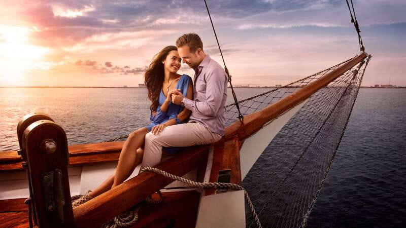 Cancun: Columbus The Romantic Dinner Cruise - Dinner choices, portions, and expectations