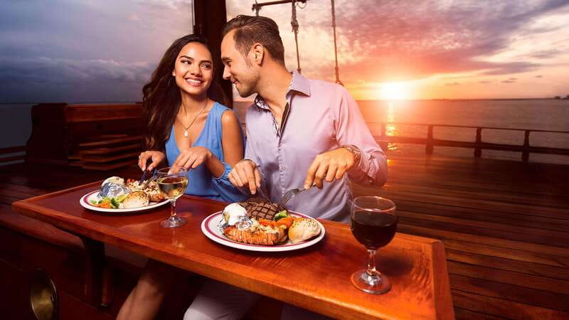 Cancun: Columbus The Romantic Dinner Cruise - Seating, views, and the reason to arrive early
