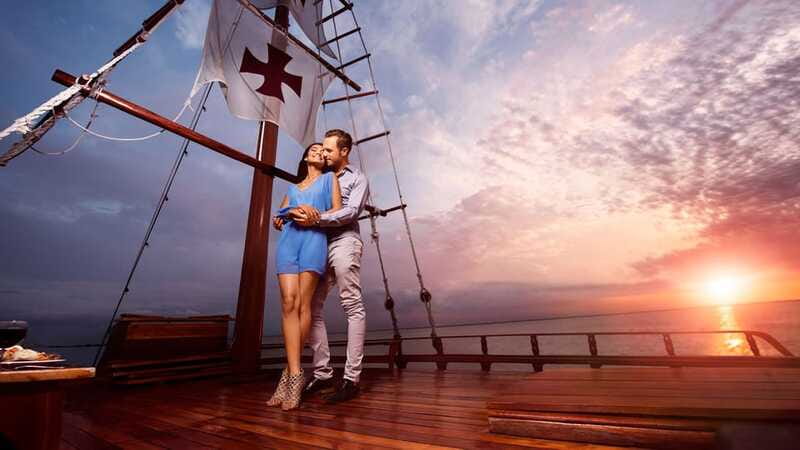 Cancun: Columbus The Romantic Dinner Cruise - Should you book this romantic dinner cruise?