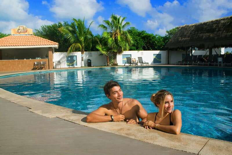 Cancún: Dolphin Encounter on Isla Mujeres with Buffet - Language, Timing, and Organization