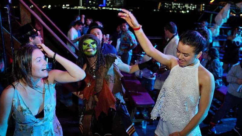 Cancún: Jolly Roger Pirate Dinner Cruise 2025 - The practical trade-offs of a busy dinner cruise