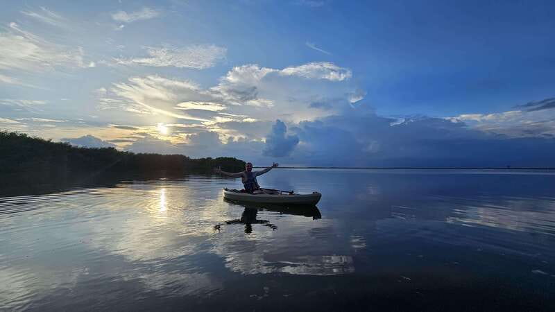 Cancun: Kayaking Tour in Nichupte Lagoon - Mangrove caves and the secluded island