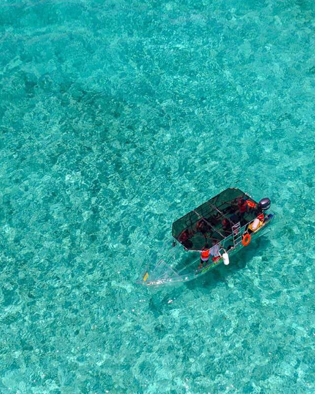 Cancún: Nichupté Lagoon Transparent Boat Tour with Drinks - What happens during the 90-minute route