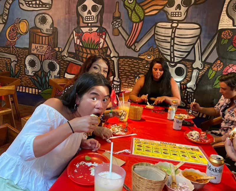 Cancun Taco Tour: Street Food & Tequila Tasting in Downtown - The first bites: esquites and Yucatecan salbutes