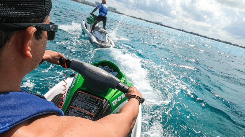 Cancun: Waverunner in Nichupte Lagoon - Riding a Waverunner in Nichupte Lagoon