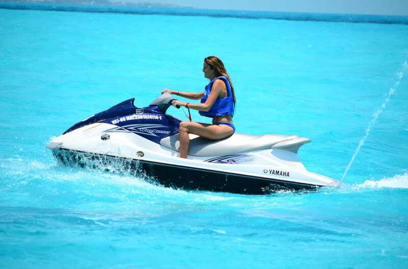 Cancun: Waverunner in Nichupte Lagoon - Staff support and safety