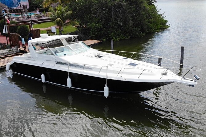 Cancun yachts rental BEATIFUL YACHT 46FT, 15 PAX MAX 25P6 - Sunset over the Cancun lagoon