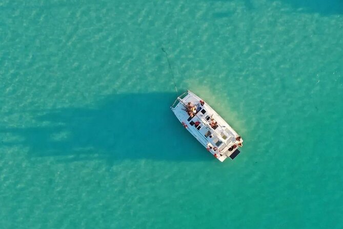 Catamaran Adventure: Sailing and Swimming in the Bacalar Lagoon - Three hours aboard the catamaran