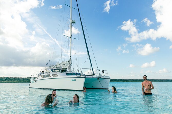 Catamaran Adventure: Sailing and Swimming in the Bacalar Lagoon - What the crew can add to the day