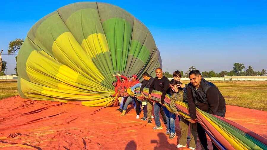 CDMX: Teotihuacan Hot Air Balloon with Breakfast - The landing, toast, and breakfast question