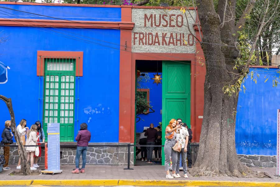 CDMX: Xochimilco, Coyoacan, Frida Kahlo Museum & Murals Tour - Getting started near the historic center