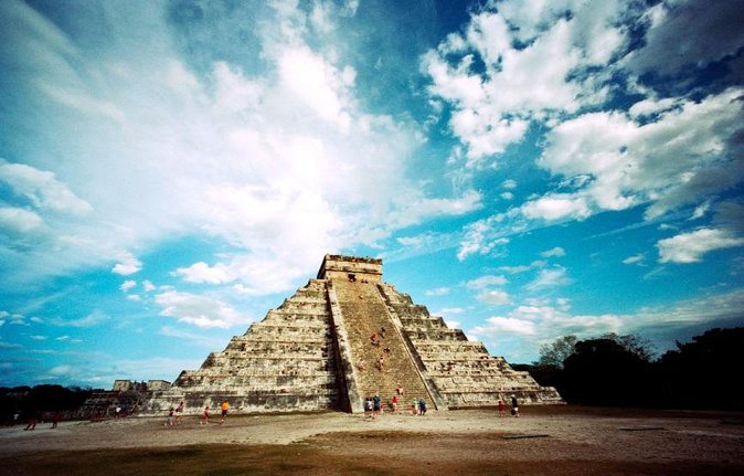 Chichen Itza Day Trip Exclusive Nool-Ha Cenote & Valladolid Visit - Lunch in Kaua mixes food with shopping