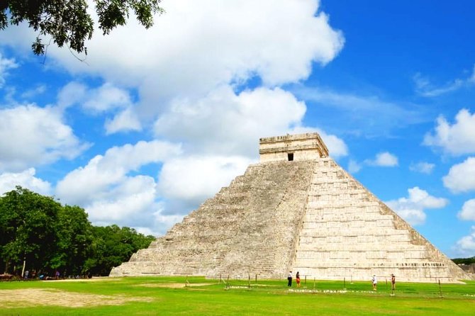 Chichen Itza Early Access Private Tour with Buffet Lunch - Buffet lunch and tequila tasting at Real Mayab