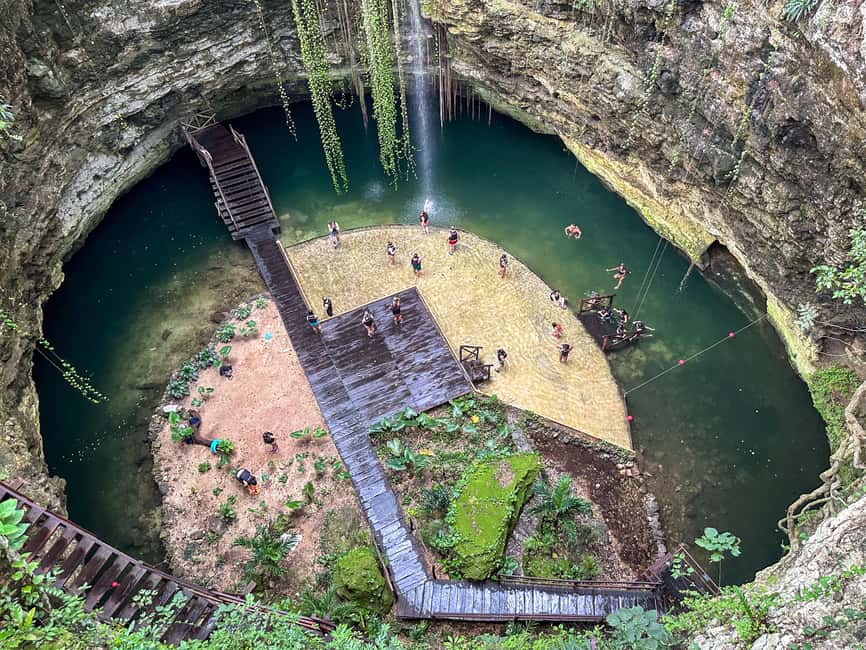 Chichen Itza: Guided Tour with Valladolid & Cenote Chichikan - Chichen Itza with a guide who adds context