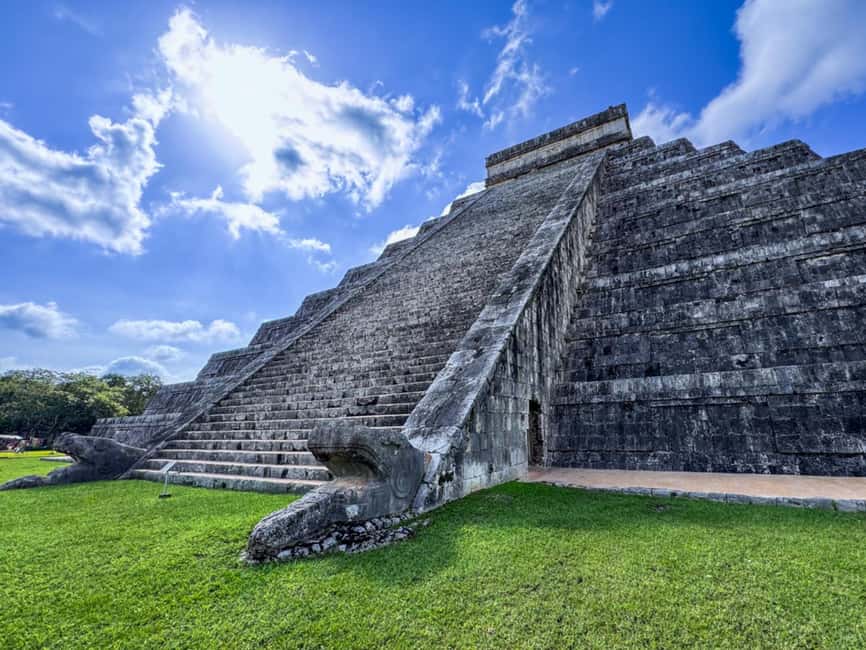 Chichen Itza On-Site Guided Tour with Certified Local Expert - Meeting your guide at the Parador Turístico