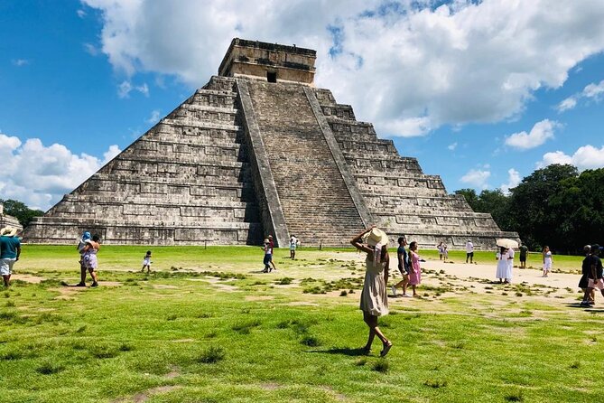 Chichén Itzá Premium Cenote y valladolid Day Tour - Chichén Itzá, from El Castillo to the ball court