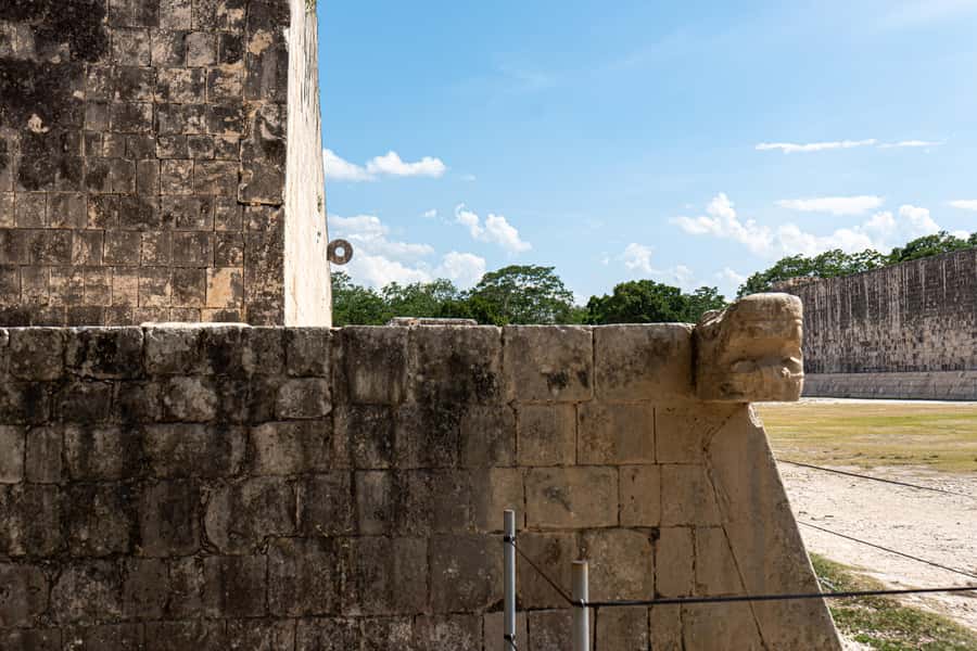 Chichén Itzá: Tour with Expert Tour Guide - El Castillo and the symbols in the stone