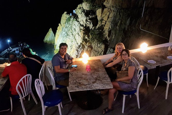 Cliff Diver De Luxe with Different Options at "La Quebrada" - How the evening usually unfolds